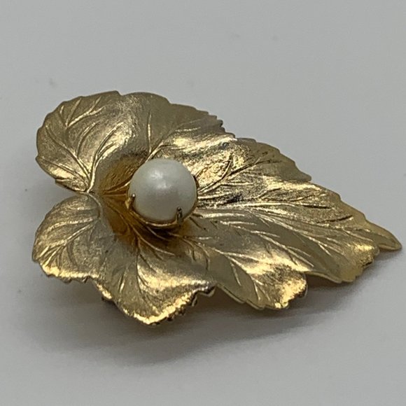 Vintage Sarah Coventry Gold Leaf/ Pearl Brooch - Picture 6 of 8